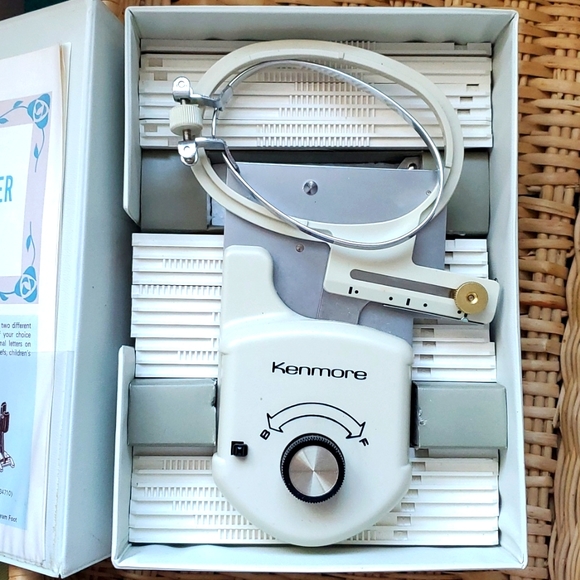 Vintage Sears Kenmore MONOGRAMMER and TEMPLATES & 29 PATTERN CAMS - Picture 3 of 5